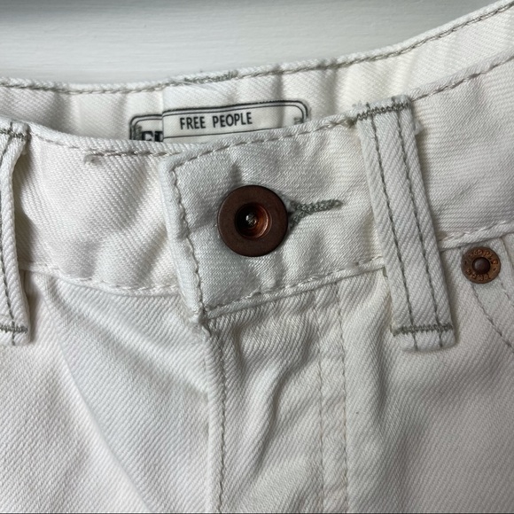Free People White Denim Shorts Size 26 - Picture 3 of 5